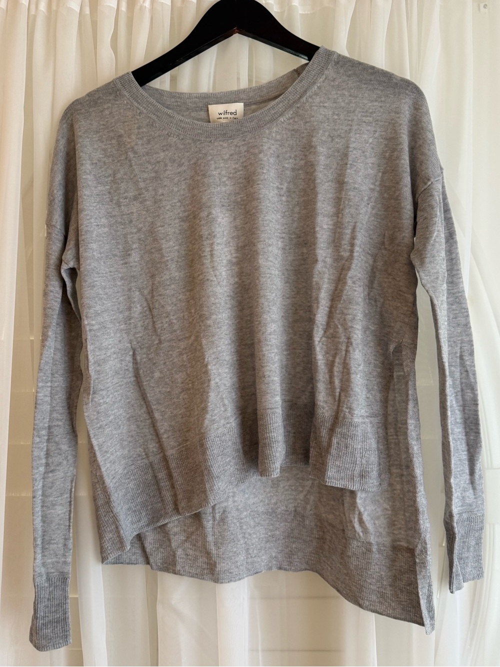 Aritzia Wilfred Light Gray Crewneck Lightweight Sweater
